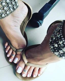 Karin Klemp feet photo thumbnail