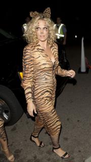 Molly Sims feet photo thumbnail