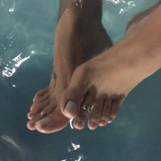 Karin Klemp feet photo thumbnail