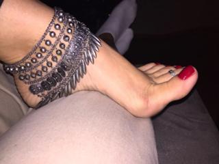 Karin Klemp feet photo thumbnail