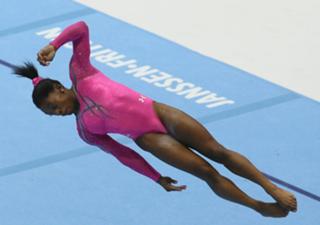 Simone Biles feet photo thumbnail