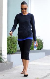 Zoe Saldana feet photo thumbnail