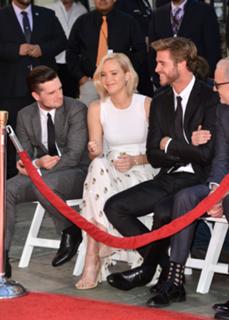 Jennifer Lawrence feet photo thumbnail