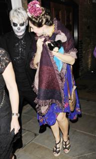 Kelly Brook feet photo thumbnail