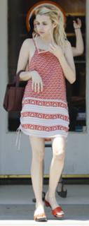 Emma Roberts feet photo thumbnail