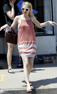 Emma Roberts feet photo thumbnail