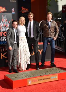 Jennifer Lawrence feet photo thumbnail