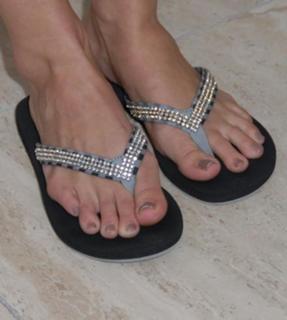 Jessica Lowndes feet photo thumbnail