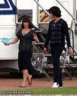 Jessica Lowndes feet photo thumbnail