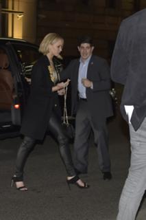 Jennifer Lawrence feet photo thumbnail