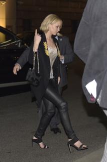Jennifer Lawrence feet photo thumbnail