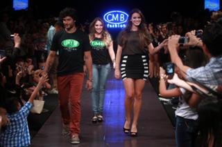 Bruna Marquezine feet photo thumbnail
