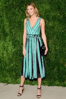 Karlie Kloss feet photo thumbnail