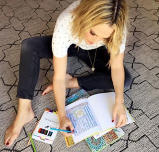 Molly Sims feet photo thumbnail