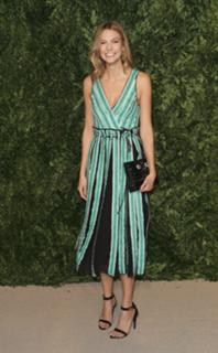 Karlie Kloss feet photo thumbnail