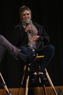 Elizabeth Olsen feet photo thumbnail