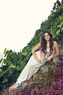 Bruna Marquezine feet photo thumbnail
