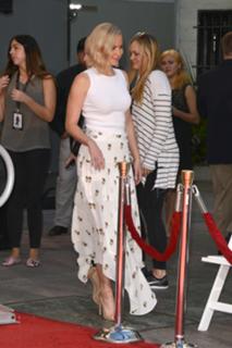 Jennifer Lawrence feet photo thumbnail