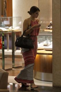 Bruna Marquezine feet photo thumbnail