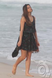 Bruna Marquezine feet photo thumbnail