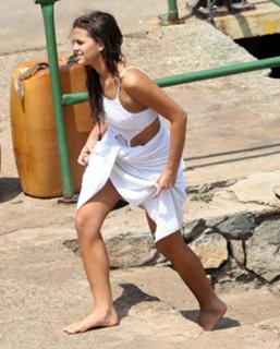 Bruna Marquezine feet photo thumbnail