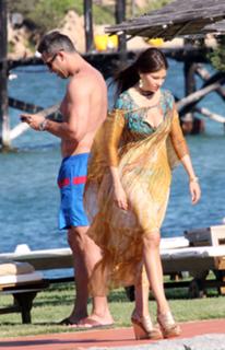 Sofía Vergara feet photo thumbnail