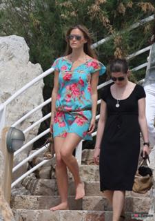 Bar Refaeli feet photo thumbnail