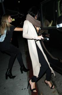 Selena Gomez feet photo thumbnail