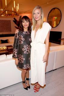 Gwyneth Paltrow feet photo thumbnail