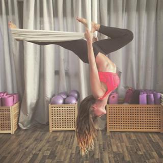 Athina Oikonomakou feet photo thumbnail
