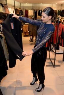 Jessica Szohr feet photo thumbnail
