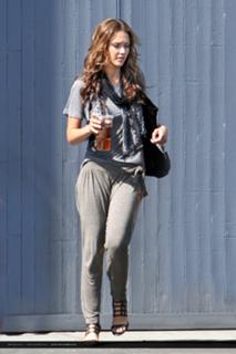 Jessica Alba feet photo thumbnail