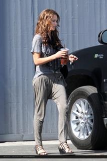 Jessica Alba feet photo thumbnail