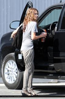 Jessica Alba feet photo thumbnail
