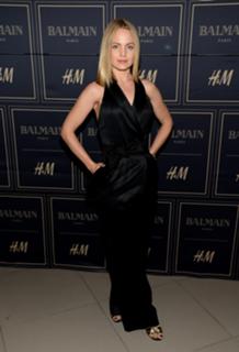 Mena Suvari feet photo thumbnail