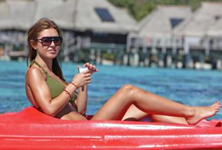 Audrina Patridge feet photo thumbnail