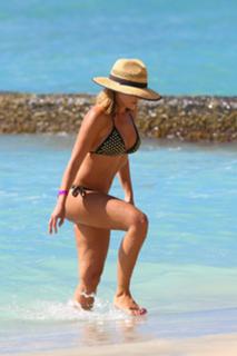 Julie Benz feet photo thumbnail