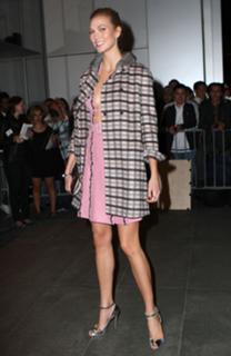 Karlie Kloss feet photo thumbnail