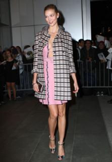 Karlie Kloss feet photo thumbnail