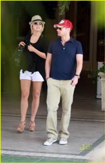 Julianne Hough feet photo thumbnail