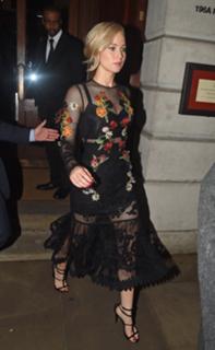 Jennifer Lawrence feet photo thumbnail