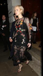 Jennifer Lawrence feet photo thumbnail
