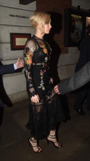 Jennifer Lawrence feet photo thumbnail
