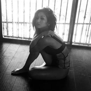 Brenda Song feet photo thumbnail