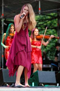 Joss Stone feet photo thumbnail