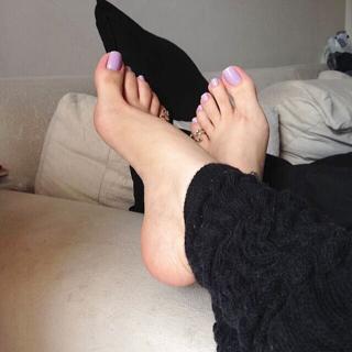 Jaqueline Mello feet photo thumbnail