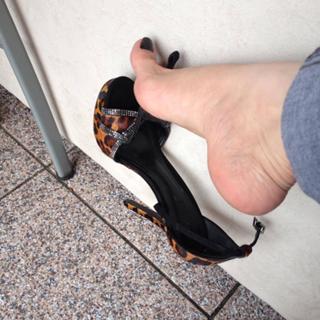 Jaqueline Mello feet photo thumbnail
