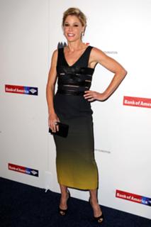 Julie Bowen feet photo thumbnail