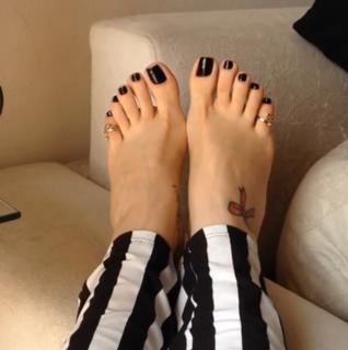 Jaqueline Mello feet photo thumbnail