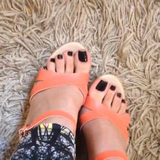 Jaqueline Mello feet photo thumbnail